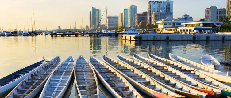 Dragonboats in Manila Bay