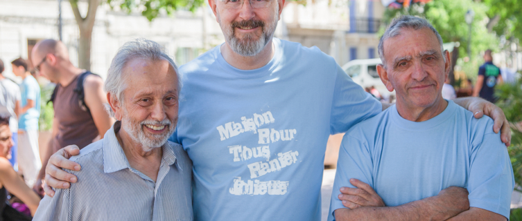 Rémy (middle) poses with miming-Maurice (left) and Alain