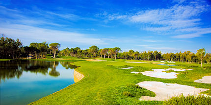 Watch out for the plentiful heather on Carya Golf Club's course