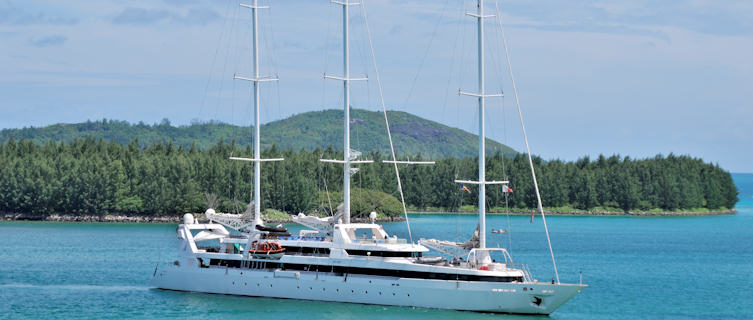 Enjoy a yacht trip in the Seychelles