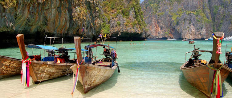 Long tail boat, Leonardo Bay