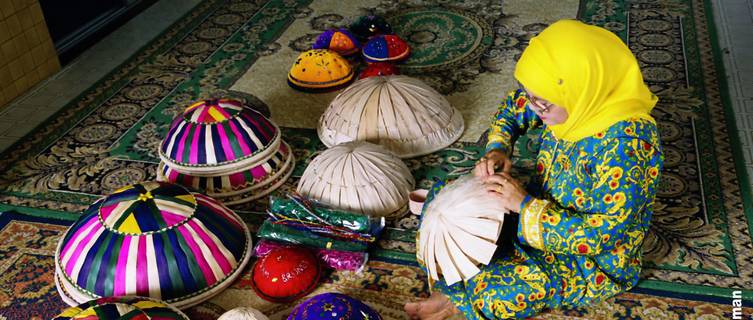 Making traditional dulang bowls, Brunei