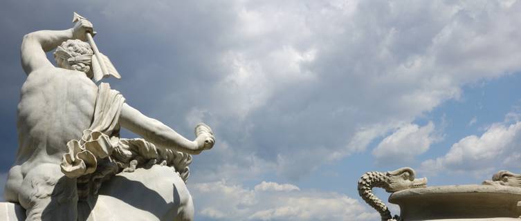 Statues and garden view of Schoenbrunn